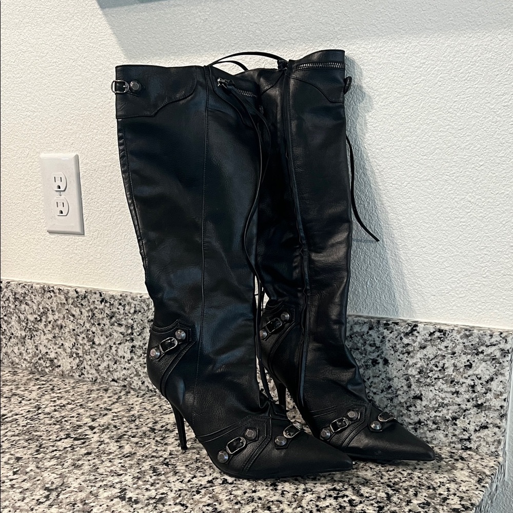 Sleek Black Heeled Boots for Women